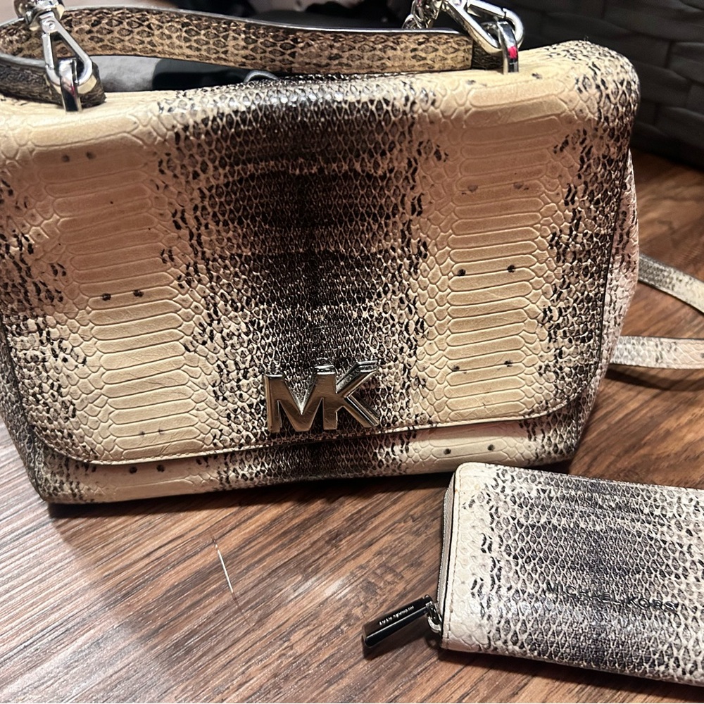 Michael Kors cross body bag with silver chain and matching wallet